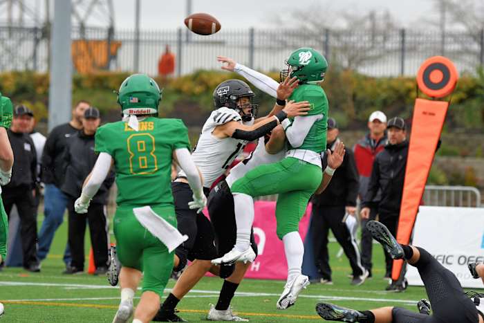 Tualatin.West-Linn.6A-football-semifinal.Leon-Neuschwander.38